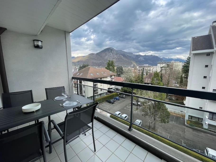 Апартаменти Le Mont-Veyrier, Parking Et Vue Аннесі Екстер'єр фото