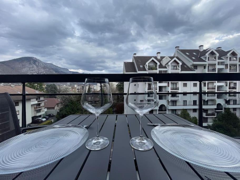 Апартаменти Le Mont-Veyrier, Parking Et Vue Аннесі Екстер'єр фото